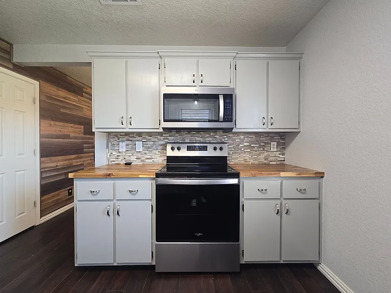 3802 Captain Dr — Photo 10