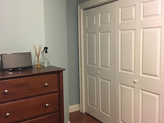 4th image of 38 Waterbury St #1