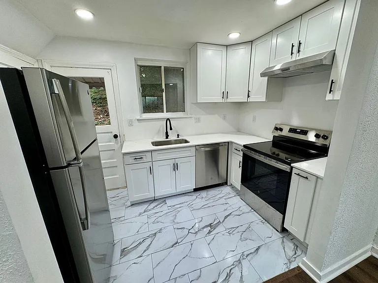 2432 Starkamp St — Photo 14