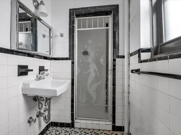 877 Bay Ridge Avenue image 14 of 18