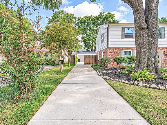 2nd image of 10610 Overbrook Ln