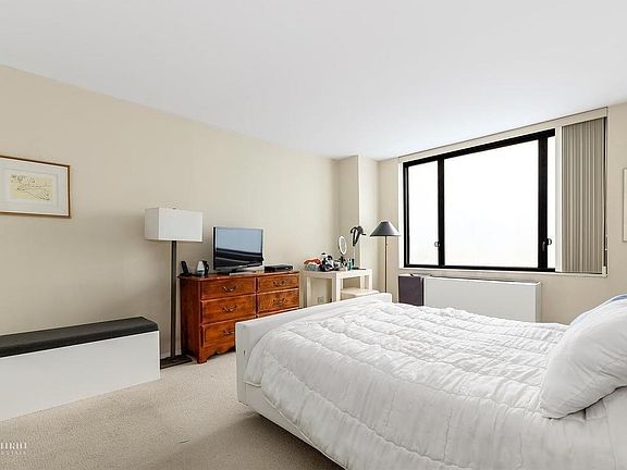 4th image of 309 E 49th St APT 7D
