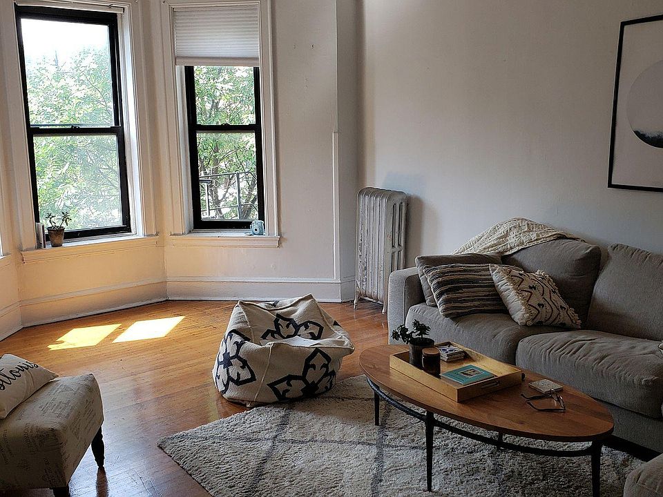1st image of 664 W Oakdale Ave APT 2