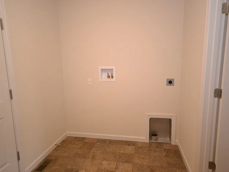 1691 Eastern Rd — Photo 5