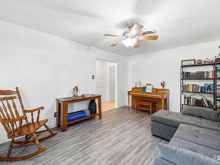 3108 Oak Forest Dr — Photo 10