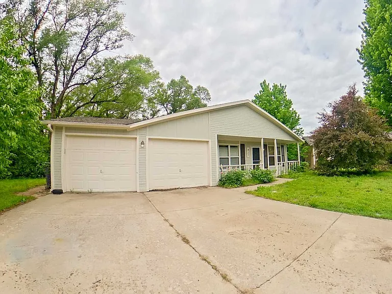 827 Glenstone Cir — Photo 1