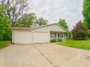 827 Glenstone Cir, Manhattan, KS 66502