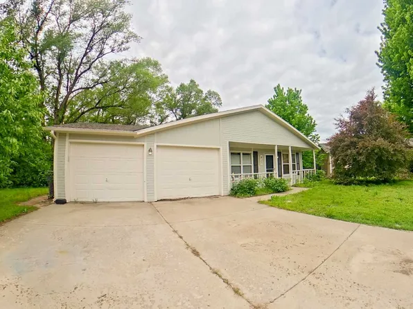 827 Glenstone Cir, Manhattan, KS 66502