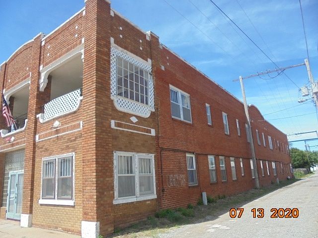 2nd image of 112 S Pine St