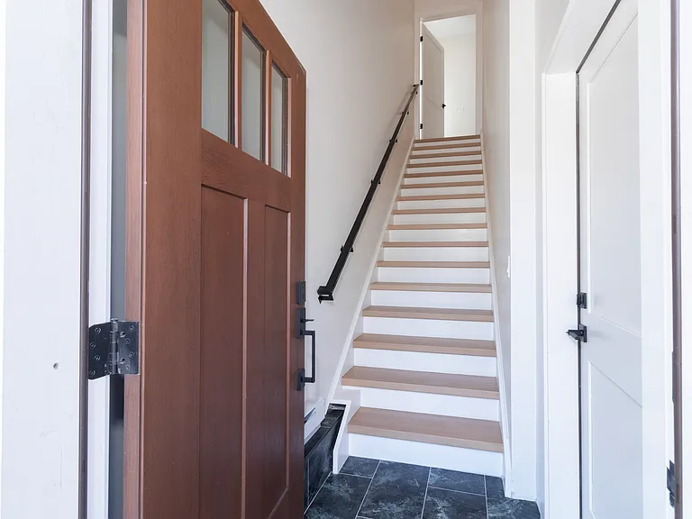 650 Main St #3 — Photo 9
