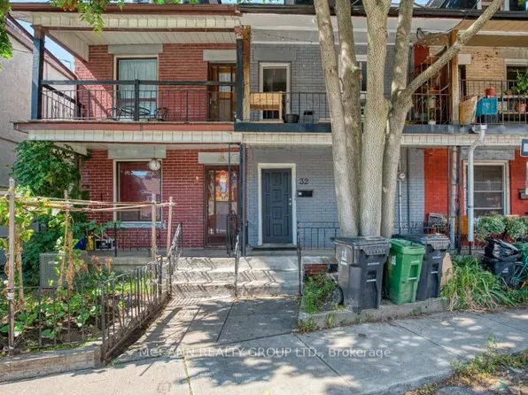 32 Macklem Ave, Toronto, ON M6J 3M2