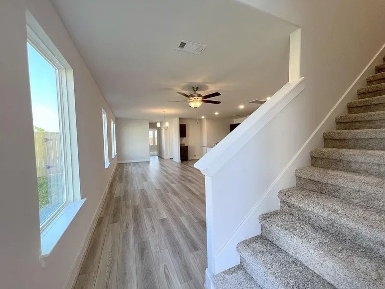 7002 Cedar Breeze Ct — Photo 3