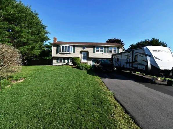 22 Rocco Dr, Blackstone, MA 01504