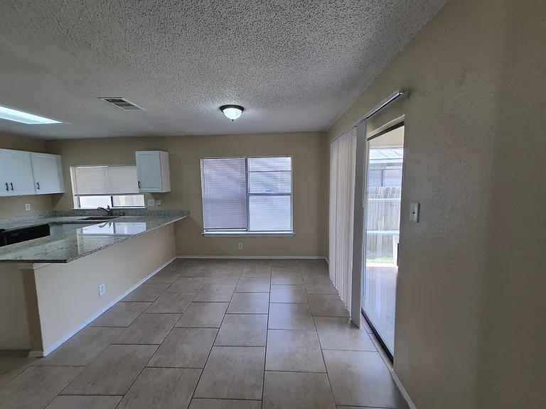 8469 Maple Ridge Dr — Photo 8