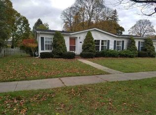 211 Meech St, Charlevoix, MI 49720