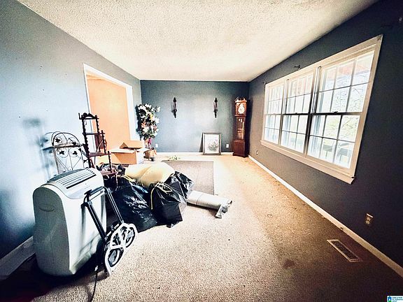 3rd image of 710 Loy St