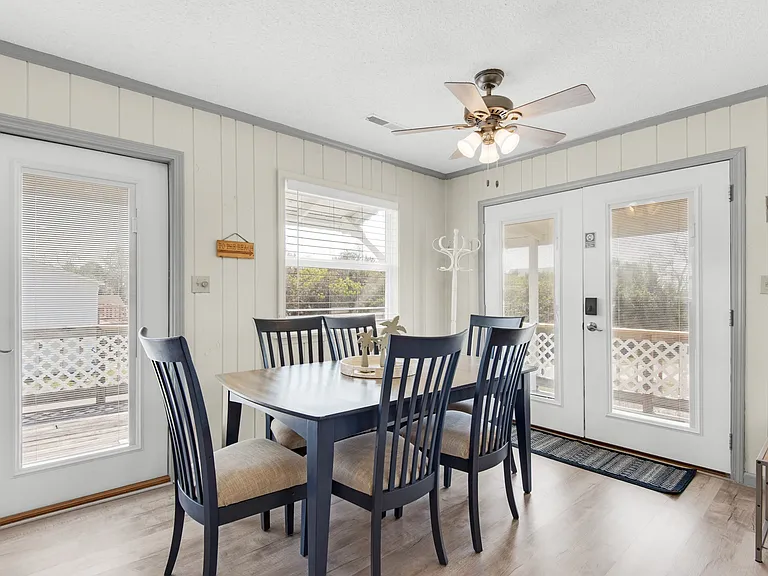 301 Chelsea Dr — Photo 29