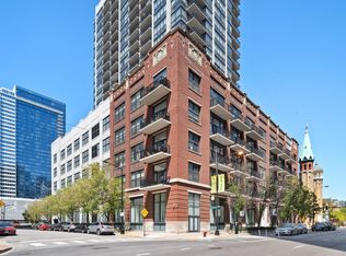 210 S Desplaines St APT 304, Chicago, IL 60661