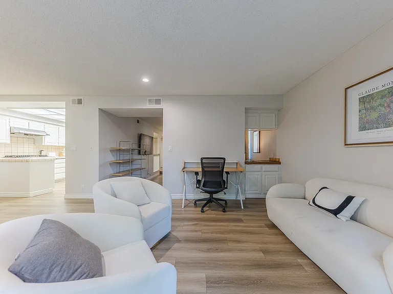 409 Genoa St — Photo 2