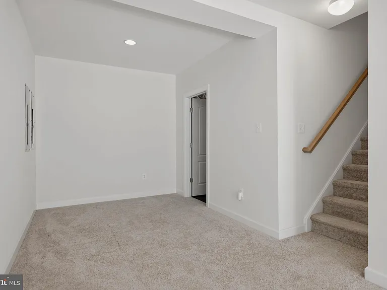 301 Kingdom Dr — Photo 102