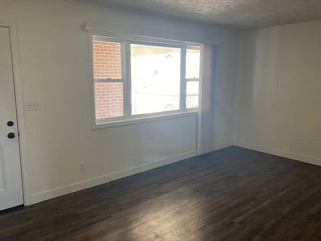 Building Photo - 1218 3rd Ave #2