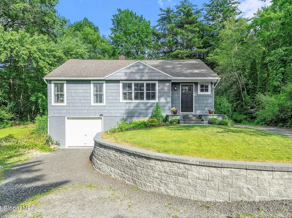 1102 Mohawk Road, Niskayuna, NY 12309
