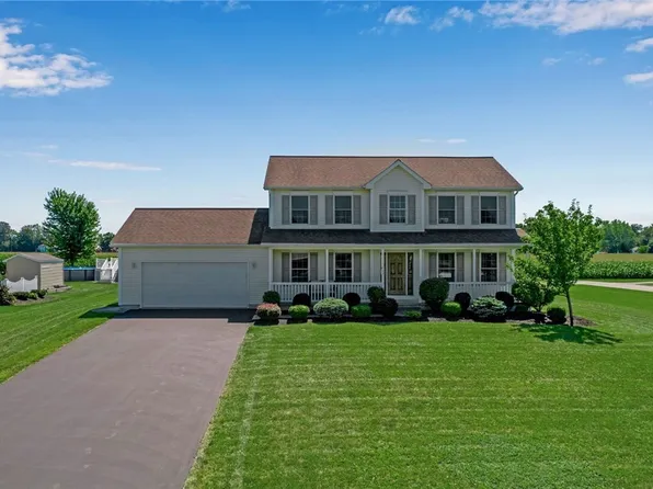 151 Barberry Ln, Alden, NY 14004