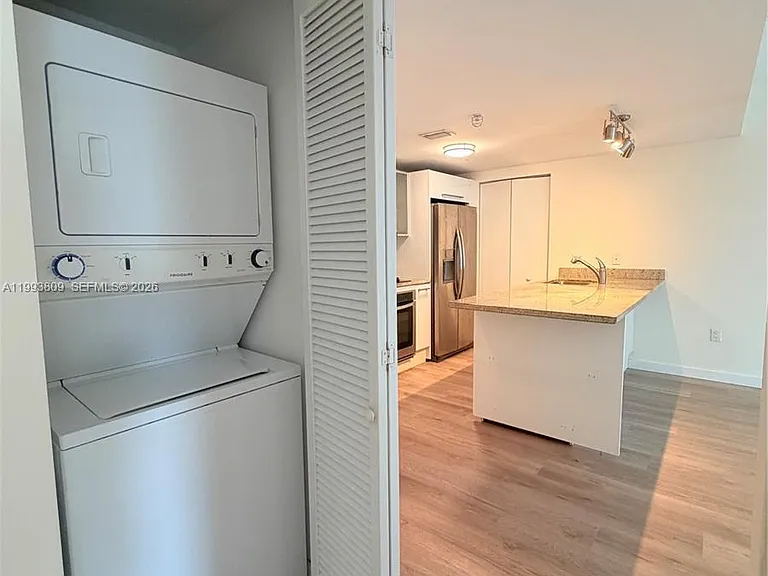 185 SW 7th St #2510 — Photo 4