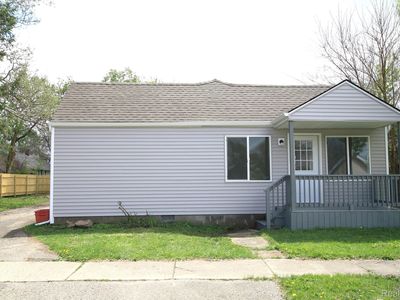 2026 E Parkwood Ave, Burton, MI, 48529