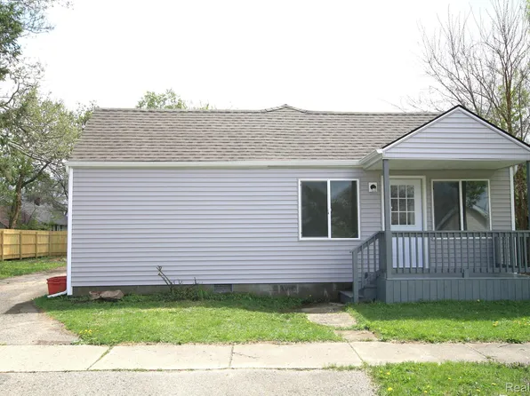 2026 E Parkwood Ave, Burton, MI 48529