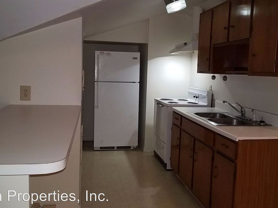 1st image of 713-A S Holly St