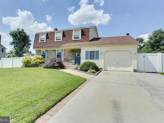 3rd image of 725 Eden Ln