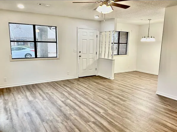 2607 W Oak St, Rogers, AR 72758