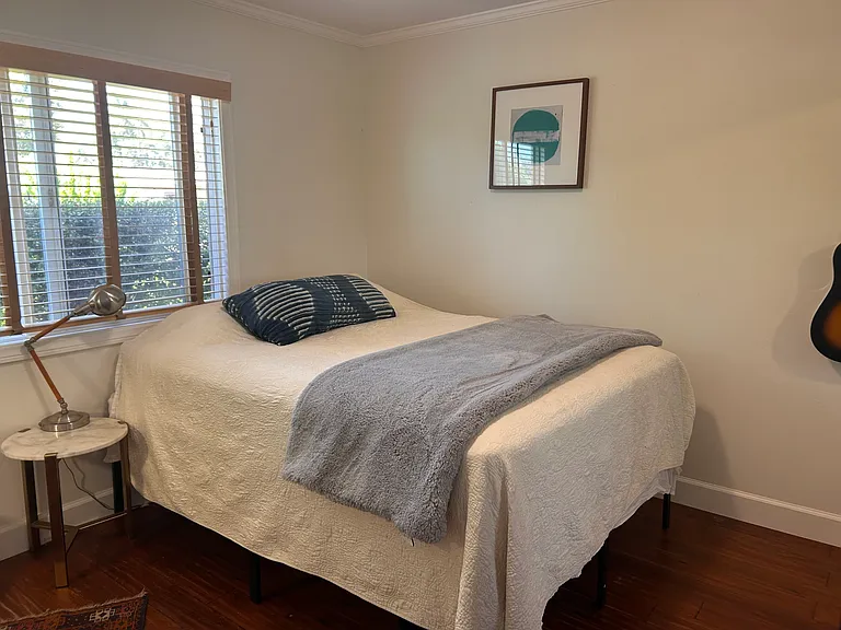 Guest bedroom with queen bed