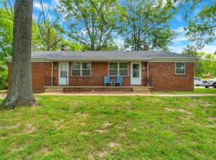 242 Ries Rd, Ballwin, MO 63021