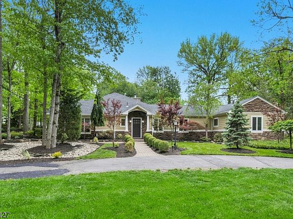 2nd image of 1450 Cushing Rd