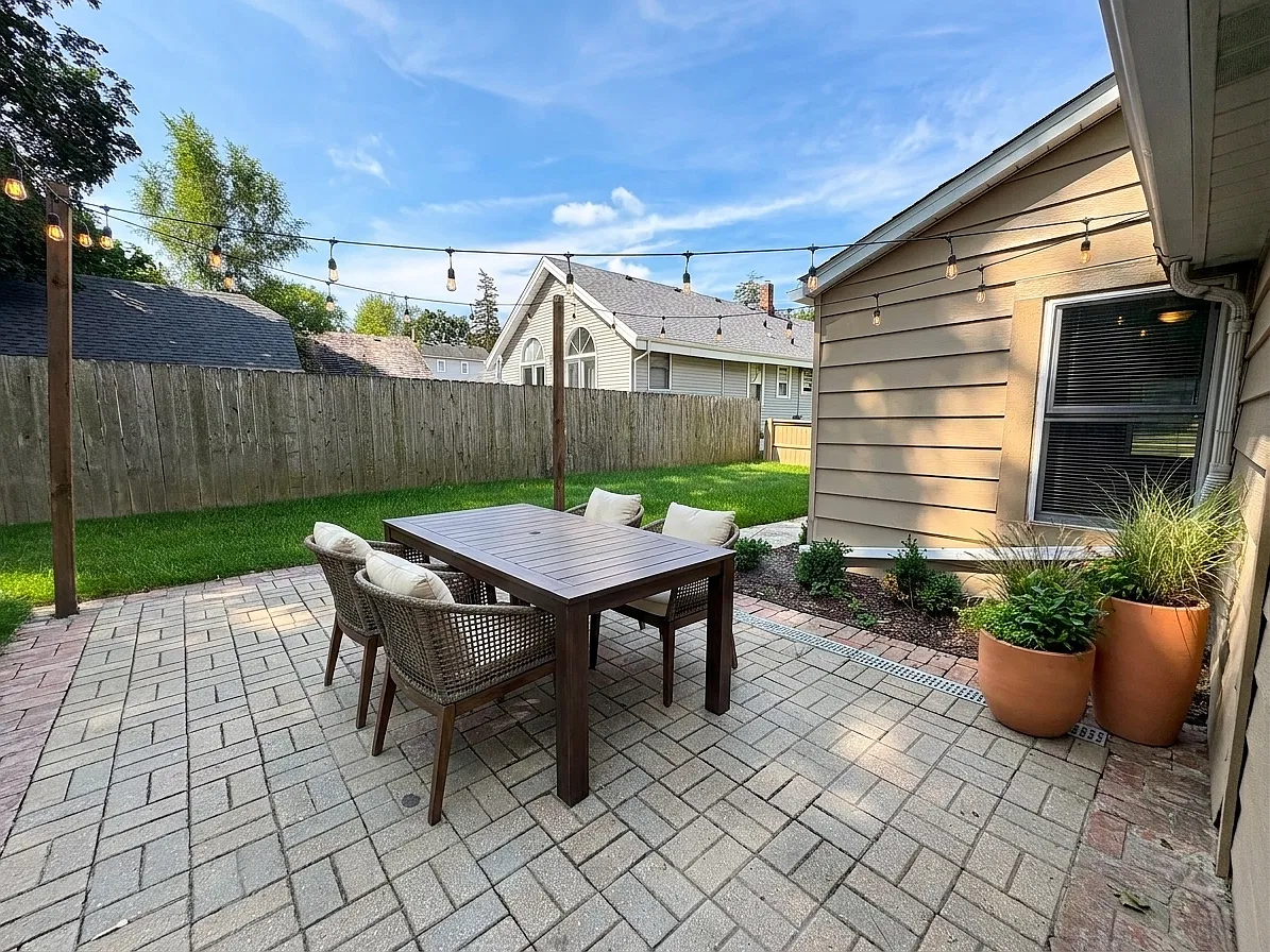 3 bed, 1220 sqft, $2,900 — Photo 3