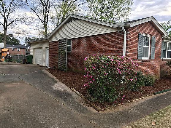 Garage and driveway parking 