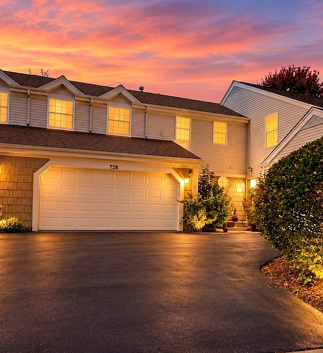 1st image of 728 Village Cir