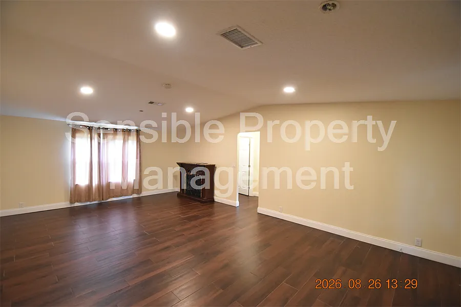 3 bed, 1718 sqft, $2,250 — Photo 2