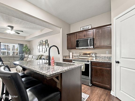 5th image of 126 Garnette Ct