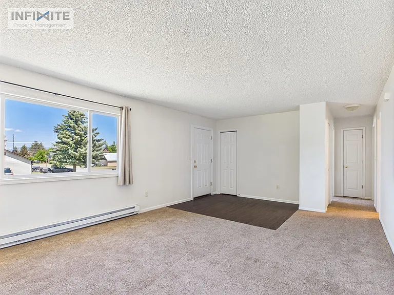 90 Custer Ave #A — Photo 3