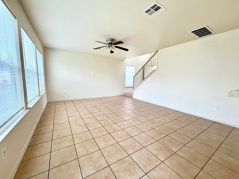 12913 Thomas Jefferson St — Photo 15