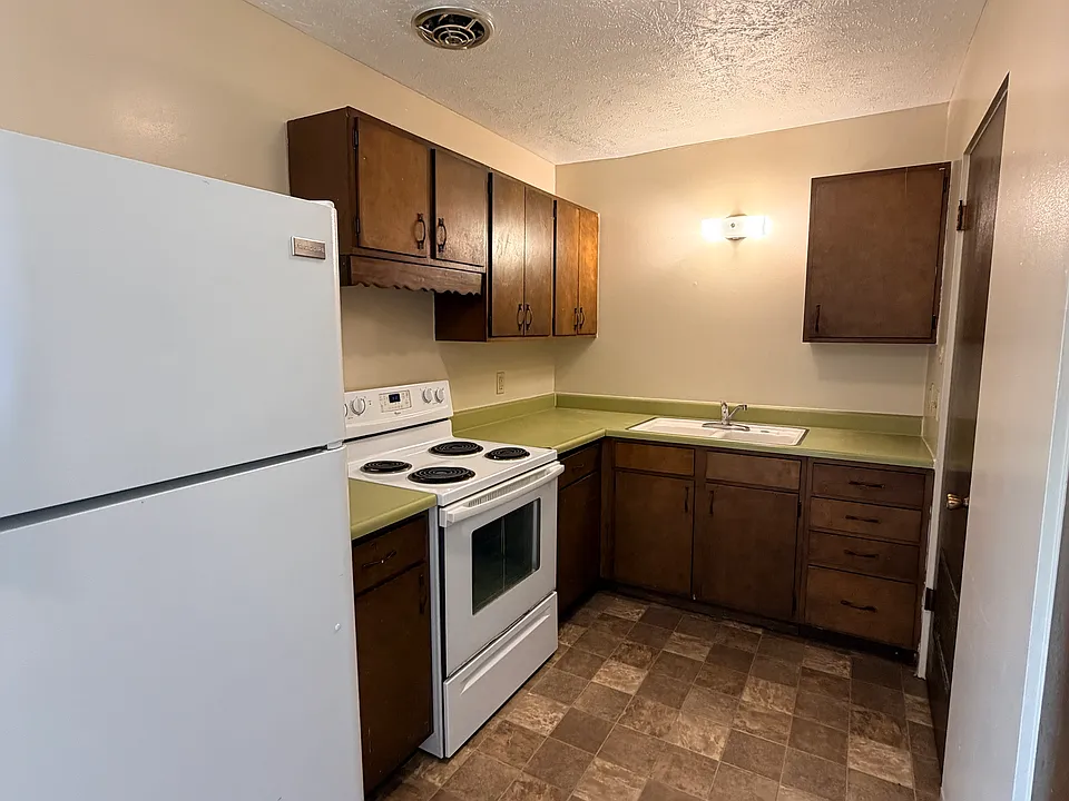 800 Alden Dr #8064