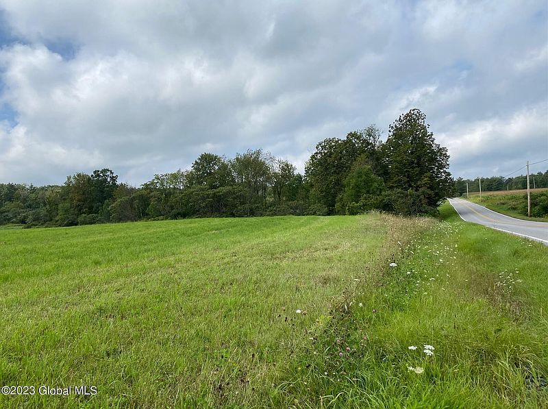 4th image of 555 Peters Road