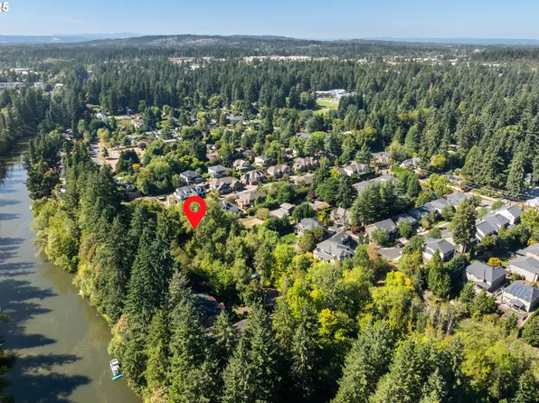 19368 Riverwood Ln, Lake Oswego, OR 97035