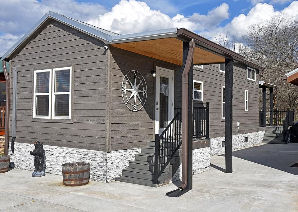 1st image of 435 Golden Nugget Rd