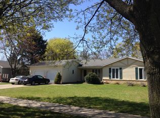 4789 Stauffer Ave SE, Kentwood, MI 49508