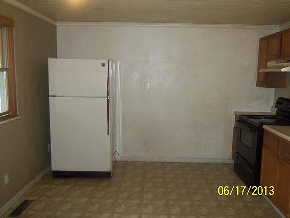 4th image of 1365 Tiverton Sq N