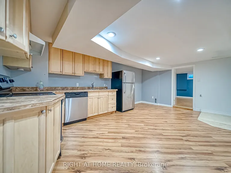 44 Royal Henley Blvd — Photo 35